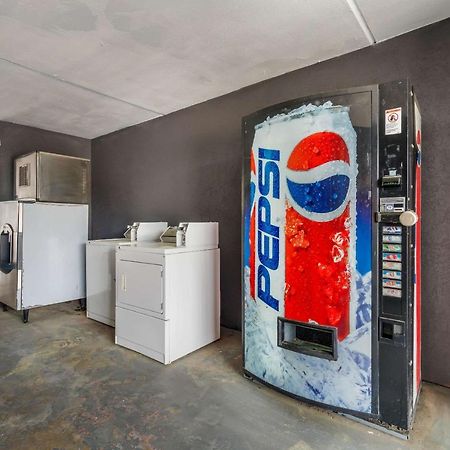 Econo Lodge Cullman Bagian luar foto