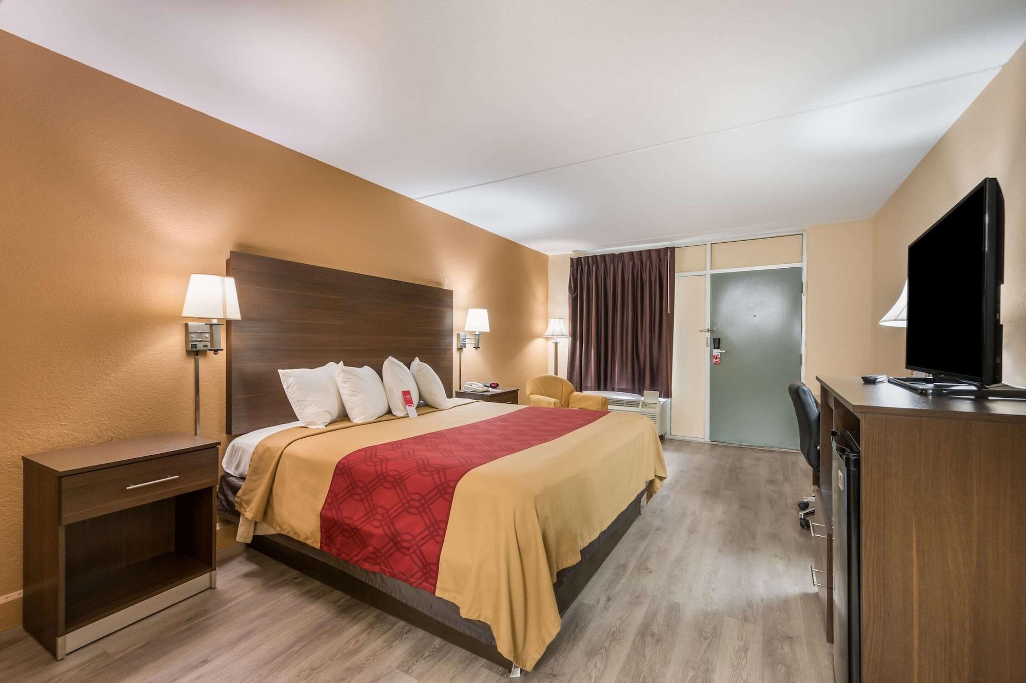 Econo Lodge Cullman Bagian luar foto