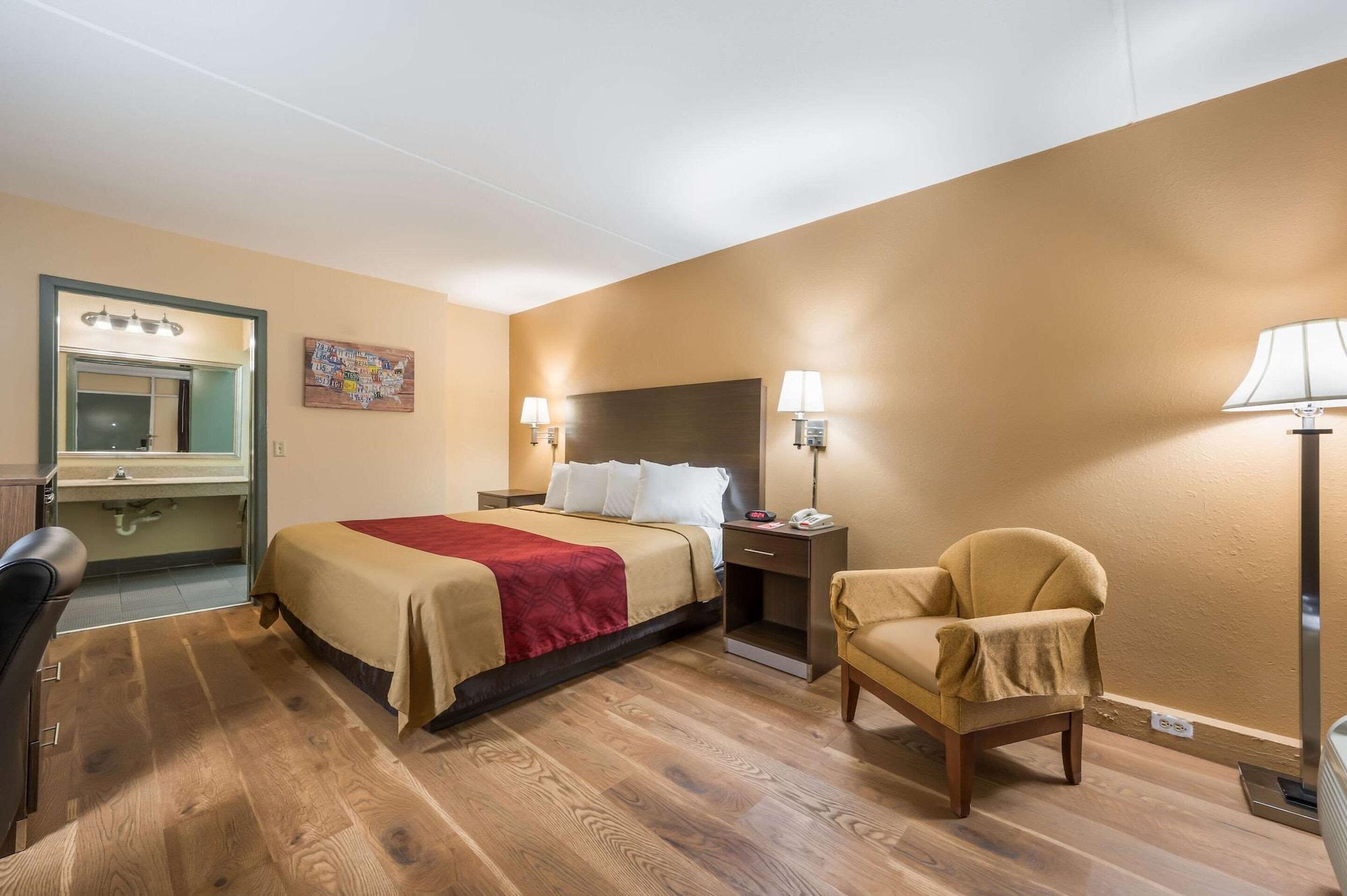 Econo Lodge Cullman Bagian luar foto