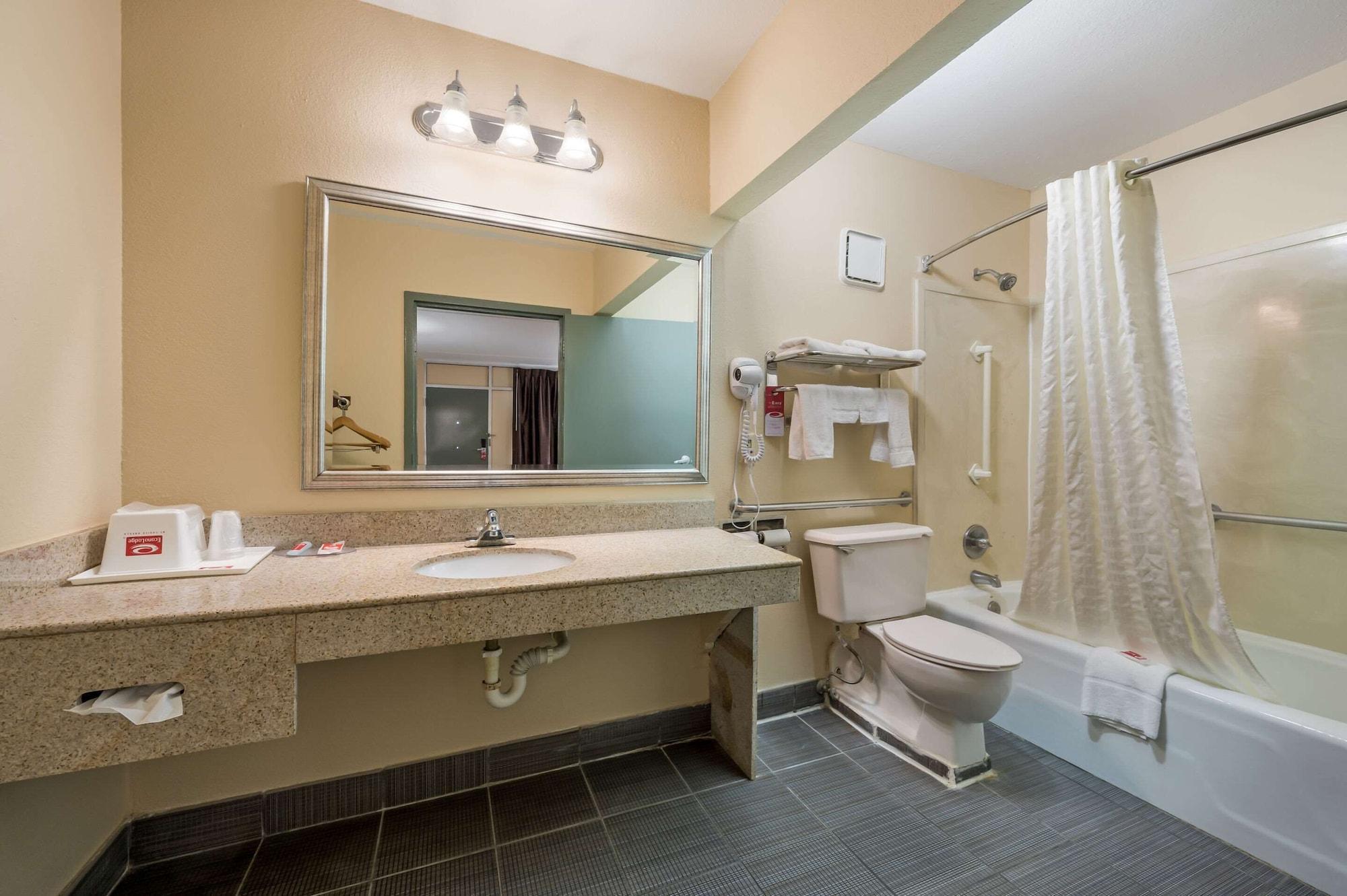 Econo Lodge Cullman Bagian luar foto