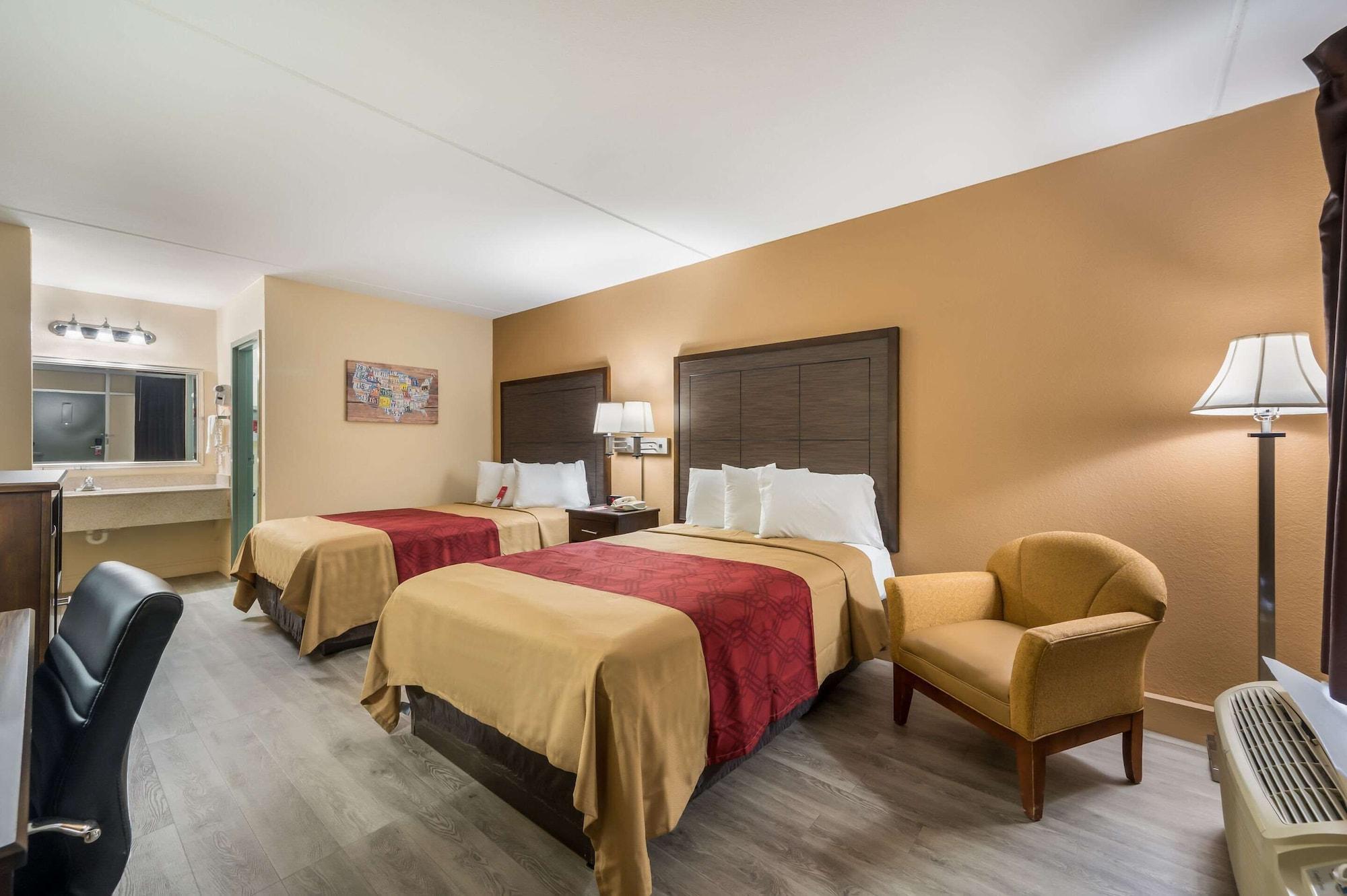 Econo Lodge Cullman Bagian luar foto