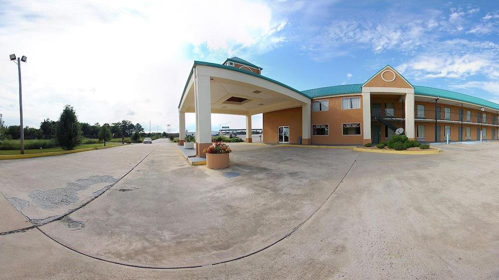 Econo Lodge Cullman Bagian luar foto