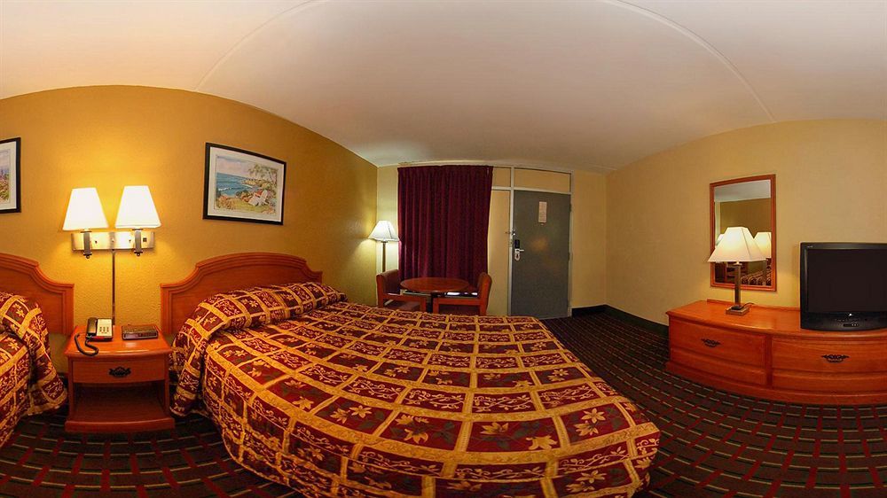 Econo Lodge Cullman Bagian luar foto