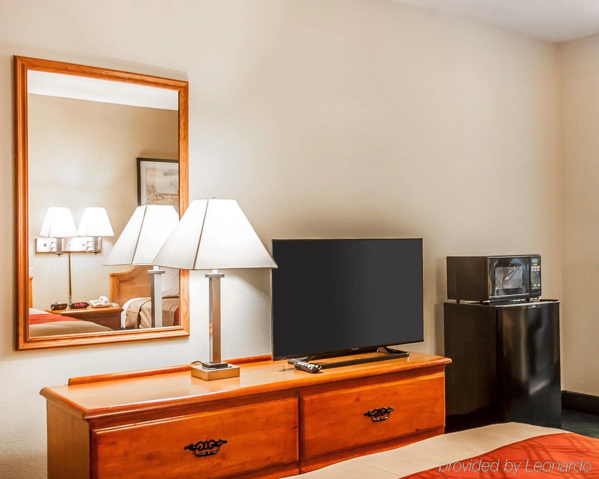 Econo Lodge Cullman Bagian luar foto