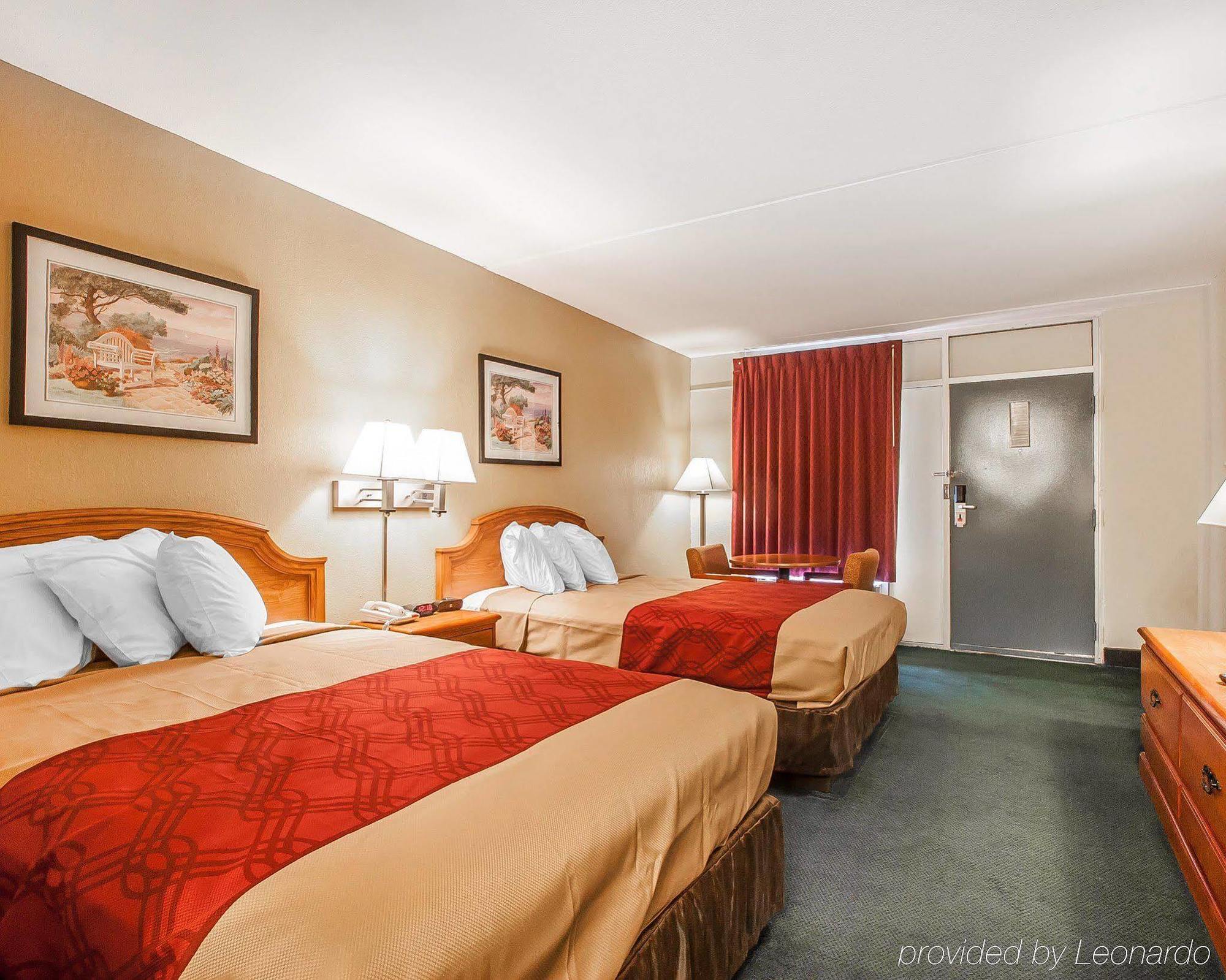 Econo Lodge Cullman Bagian luar foto